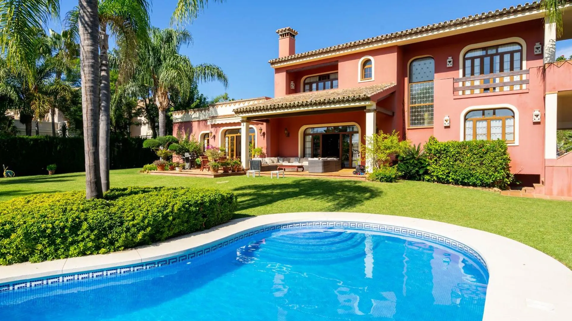 Luxury Villa In Guadalmina location