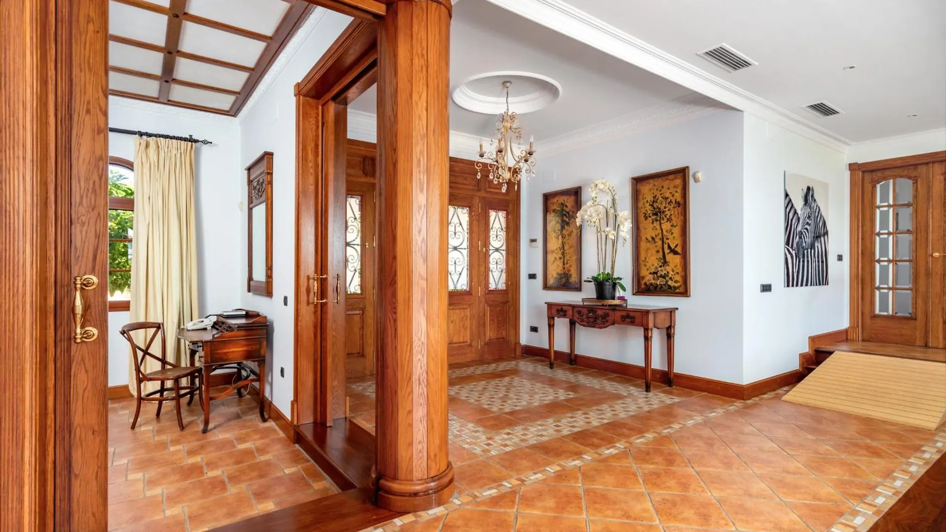 Luxury Villa In Guadalmina 마르베야