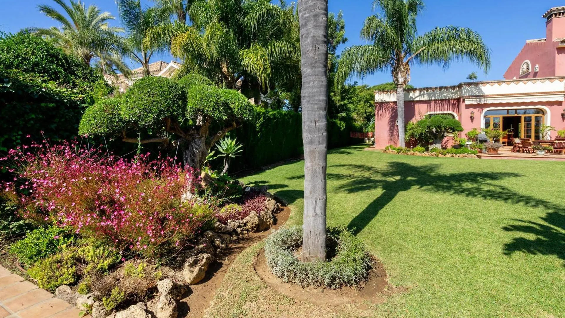 Luxury Villa In Guadalmina 마르베야