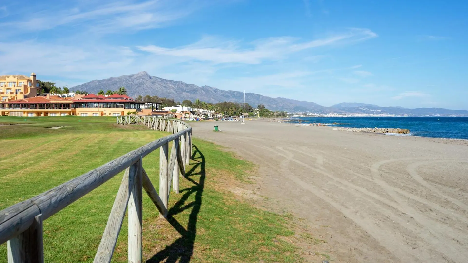 Luxury Villa In Guadalmina 마르베야